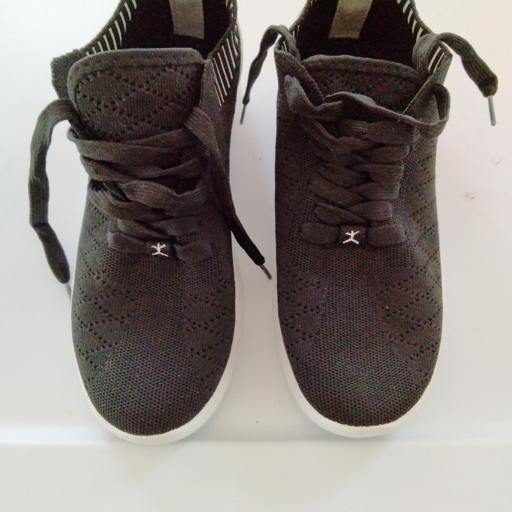Woman's size 9 Danskin sneakers tennis shoes black and white